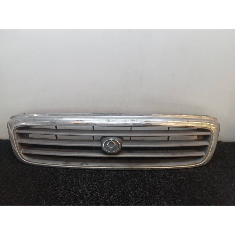Recambio de rejilla delantera para mazda mpv (lw) 2.0 td comfort referencia OEM IAM LB8350711 LB8250711 