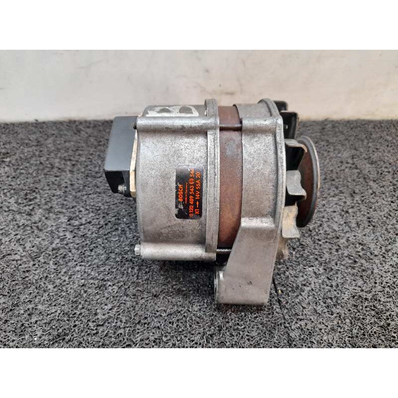 Recambio de alternador para bmw serie 5 (e28) 535i referencia OEM IAM 0120489543 37657 BOSCH 2
