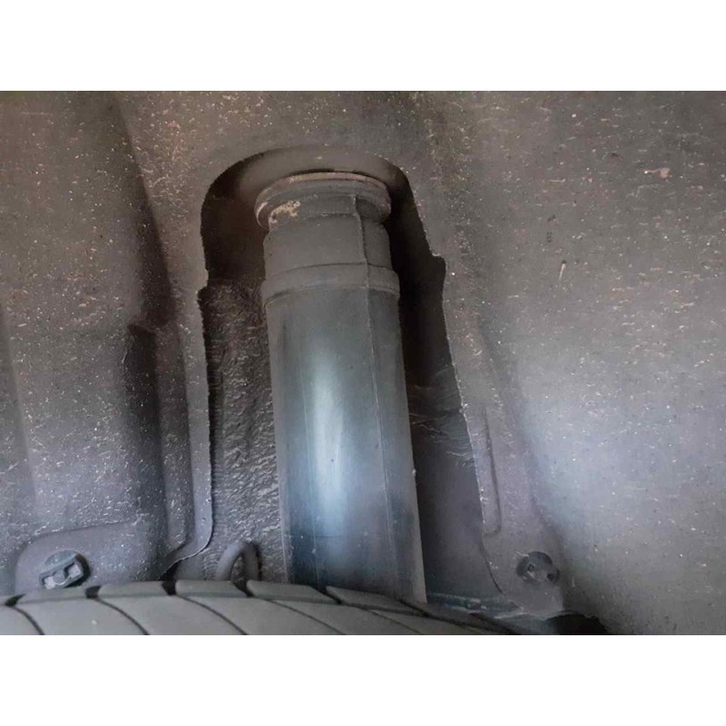 Recambio de amortiguador trasero izquierdo para toyota auris hybrid active referencia OEM IAM   