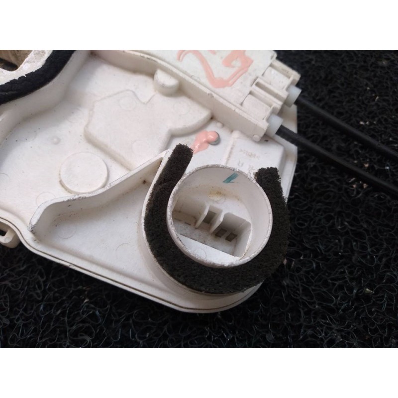 Recambio de cerradura puerta trasera derecha para mitsubishi space star (a00) motion referencia OEM IAM - Blanco 4