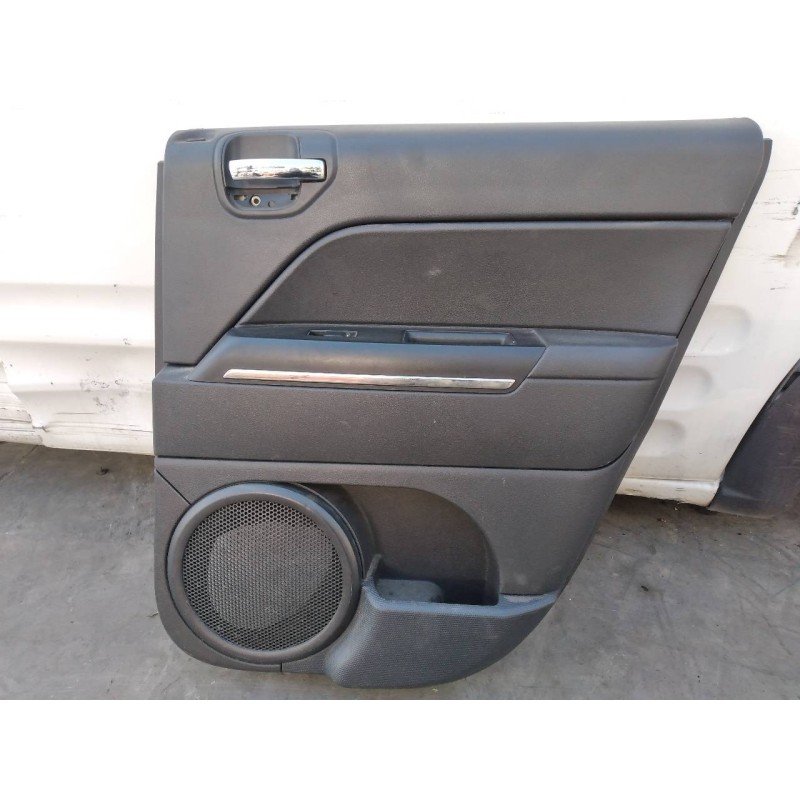 Recambio de guarnecido puerta trasera derecha para chrysler jeep compass limited plus 4x2 referencia OEM IAM   