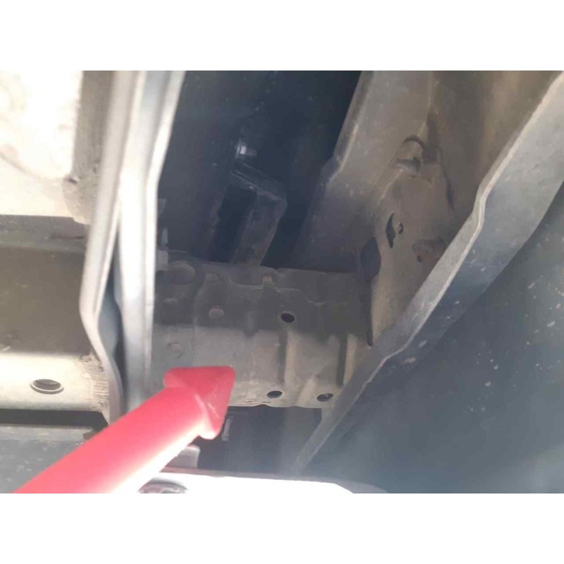 Recambio de refuerzo paragolpes trasero para toyota auris hybrid active referencia OEM IAM - Negro 3