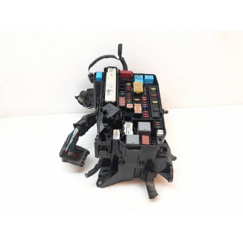 Recambio de caja reles / fusibles para toyota prius (nhw30) plug-in hybrid advance referencia OEM IAM 8264147090  
