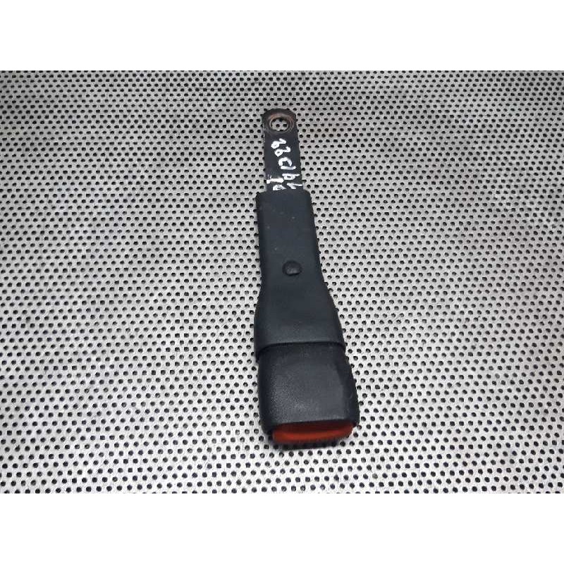 Recambio de enganche cinturon delantero izquierdo para chrysler voyager (es) 3.3 le grand voyager referencia OEM IAM   