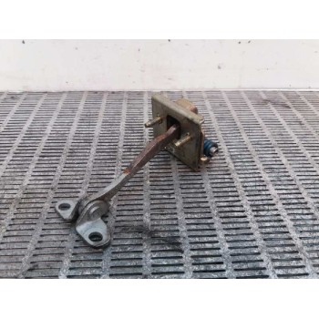 RETENEDOR PUERTA TRASERA DERECHA 