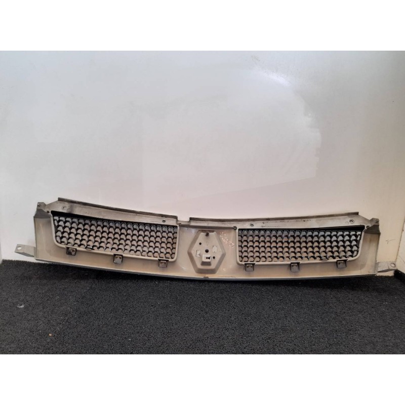 Recambio de rejilla delantera para renault master ii phase 2 caja cerrada l1h1 caja cerrada 2.8 to referencia OEM IAM 8200233765 - Blanco 2