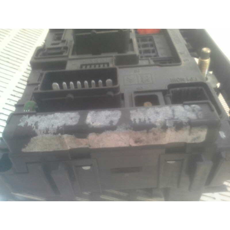 Recambio de caja reles / fusibles para peugeot 206 sw 1.6 16v cat referencia OEM IAM - Blanco 2