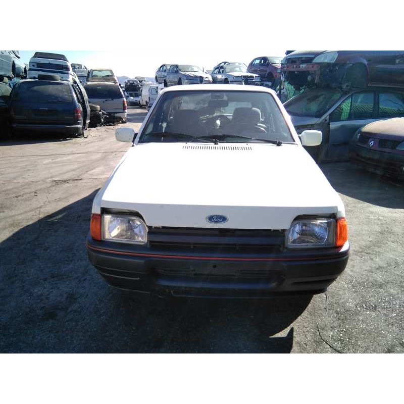 ford escort berlina del año 1988