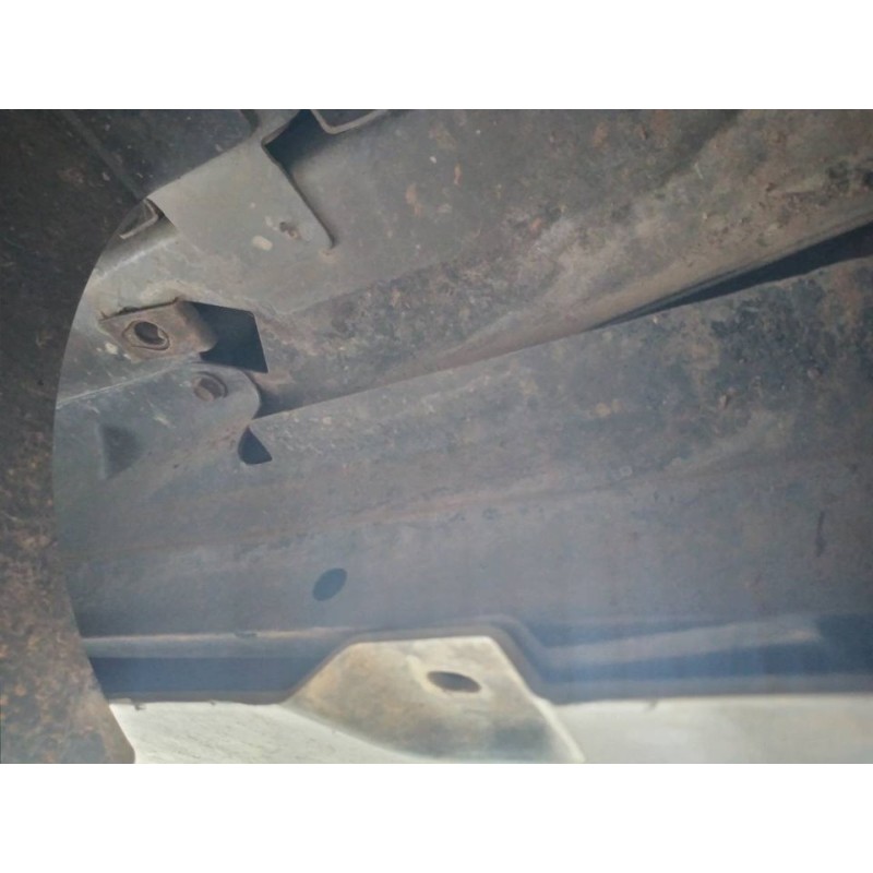 Recambio de refuerzo paragolpes trasero para chrysler jeep cherokee (kj) 2.5 crd sport referencia OEM IAM   