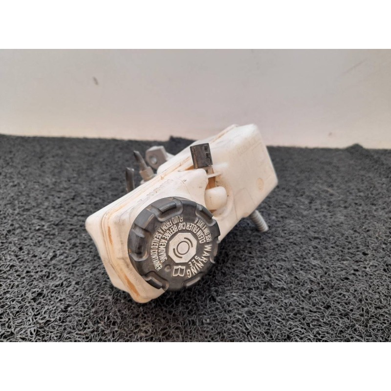 Recambio de bomba freno para renault clio iv authentique referencia OEM IAM 8304 - Blanco 5