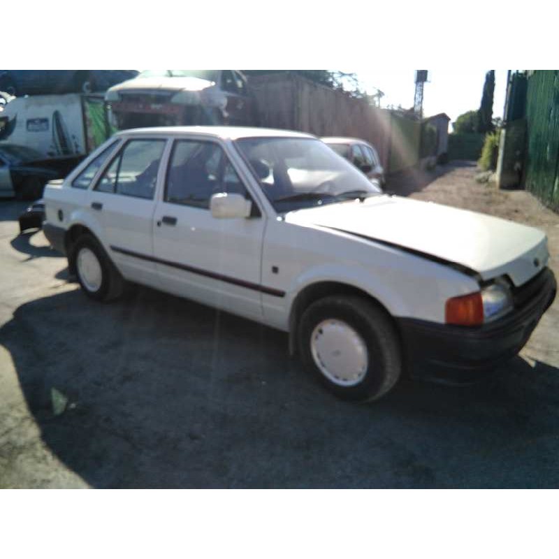 ford escort berlina del año 1988