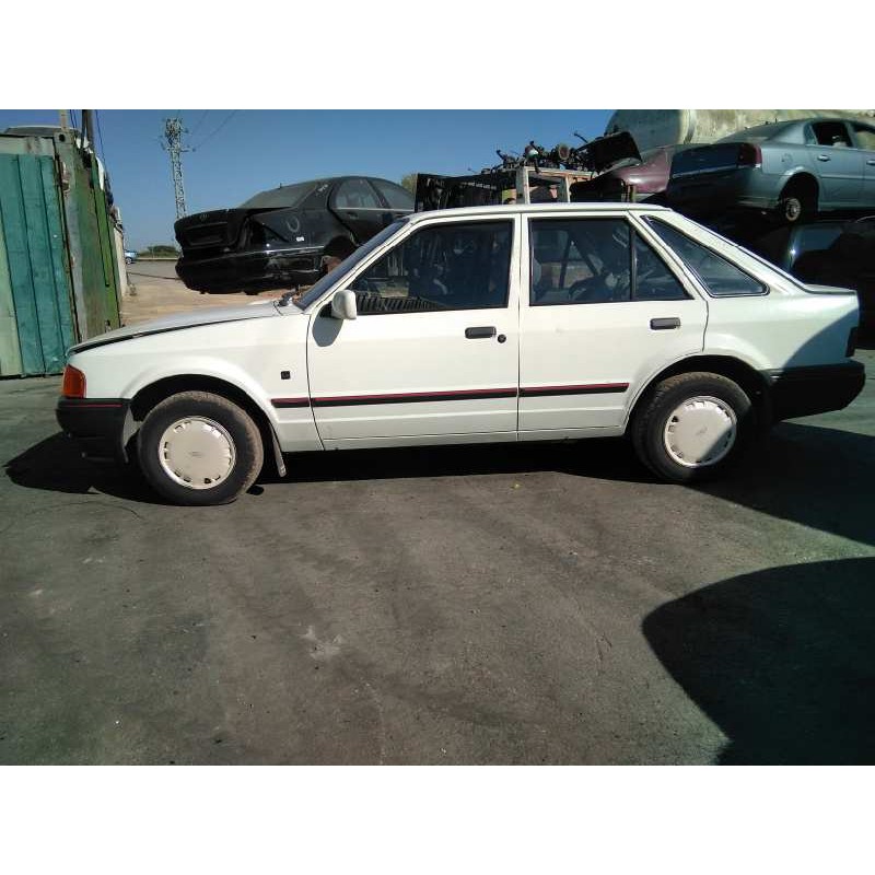 ford escort berlina del año 1988