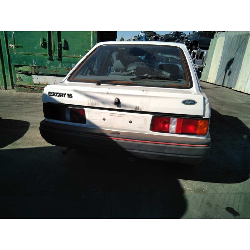 ford escort berlina del año 1988