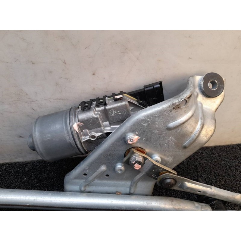 Recambio de motor limpia delantero para dacia duster ambiance 4x4 referencia OEM IAM 0390241544 - Blanco 3