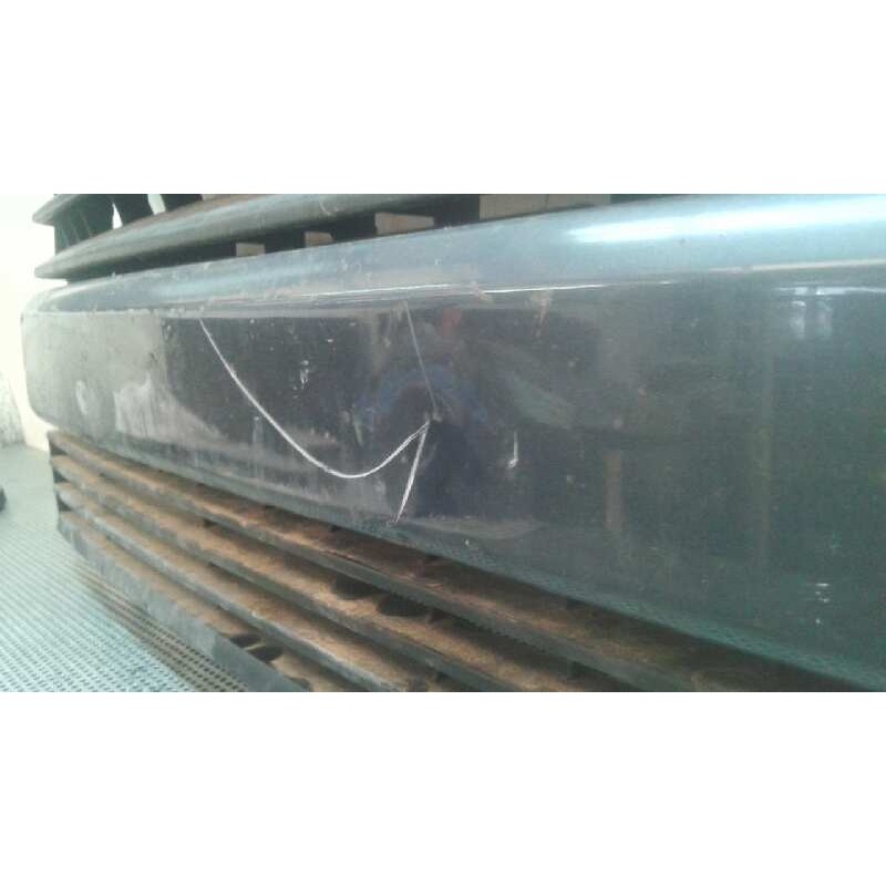 Recambio de rejilla delantera para volkswagen caravelle 2.4d referencia OEM IAM 3