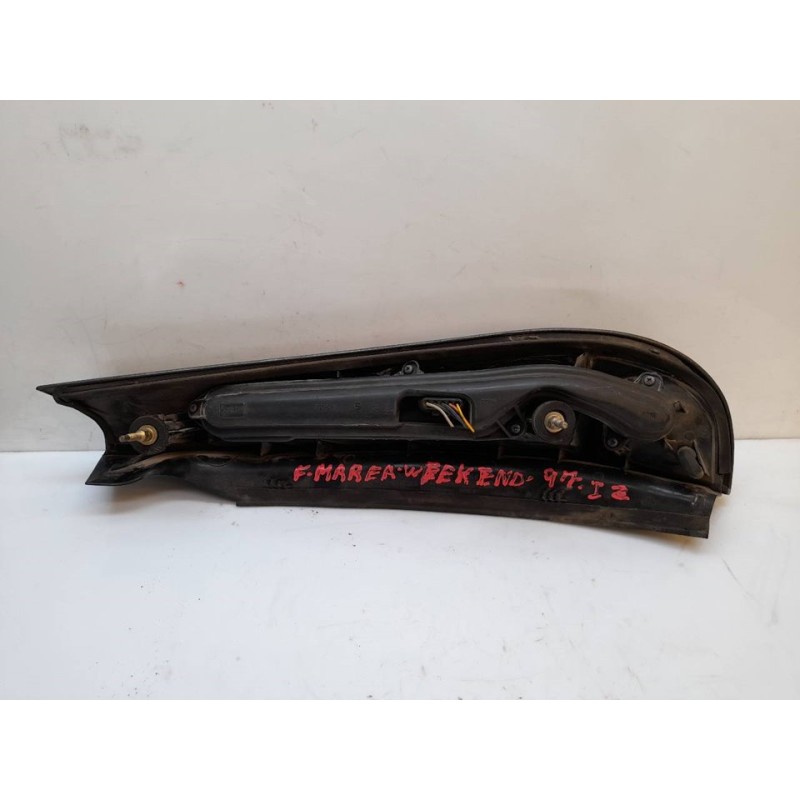 Recambio de piloto trasero izquierdo para fiat marea weekend (185) referencia OEM IAM 395509999 38391 38391 2