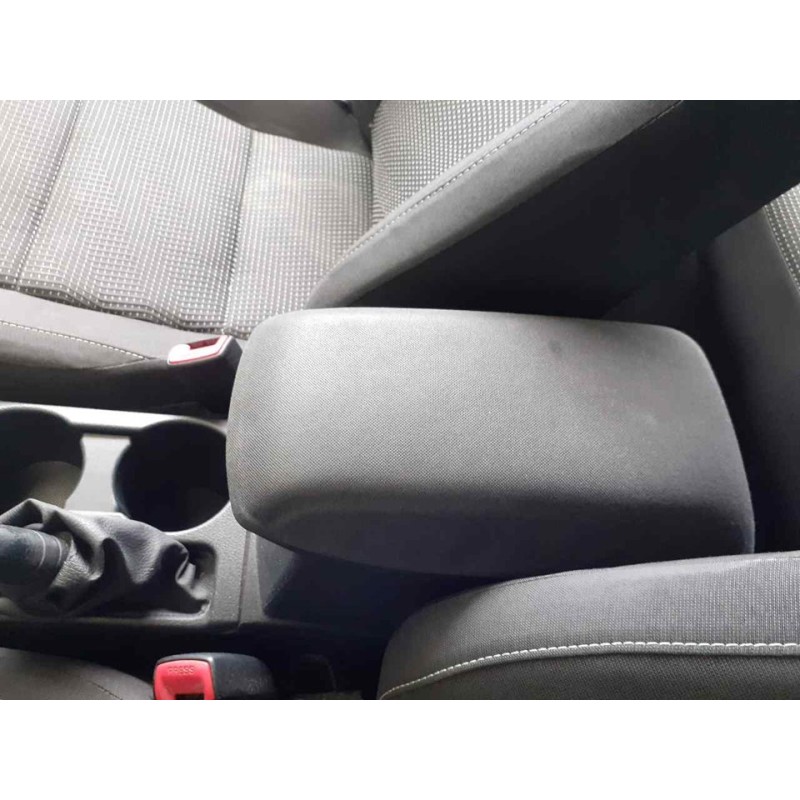 Recambio de apoyabrazos central para toyota auris hybrid active referencia OEM IAM   