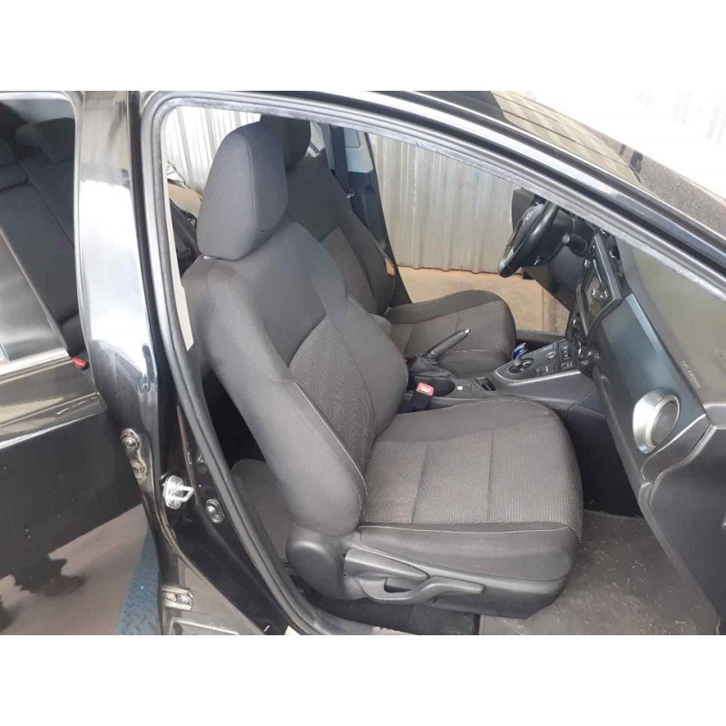 Recambio de asiento delantero derecho para toyota auris hybrid active referencia OEM IAM   