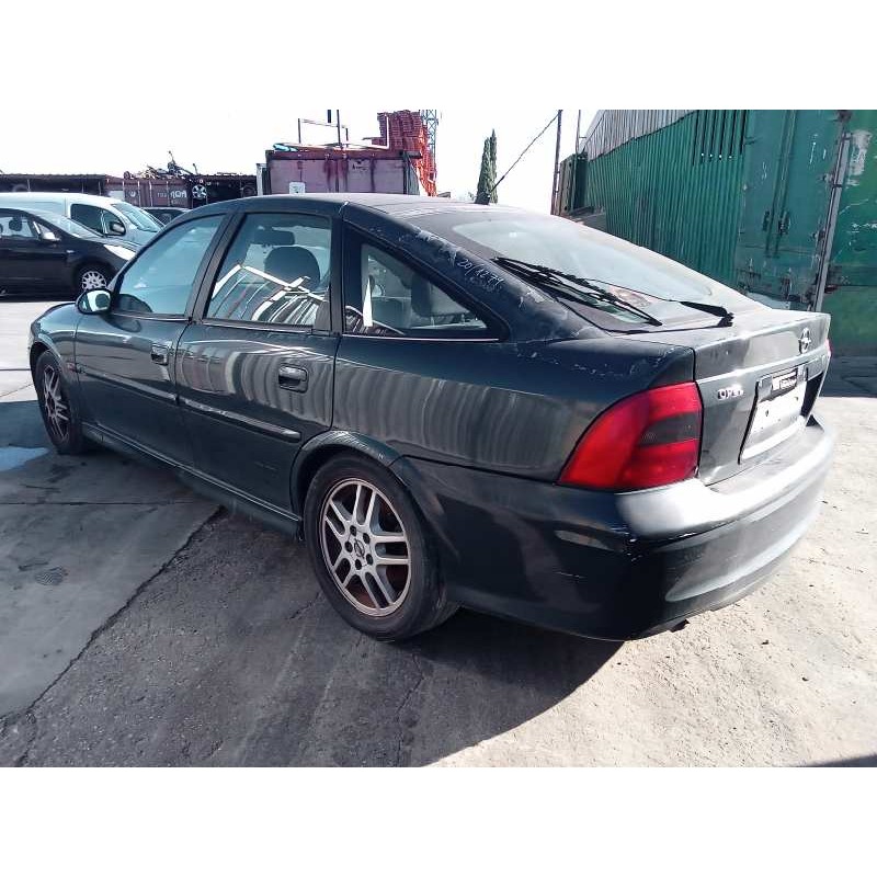 opel vectra b berlina del año 2000