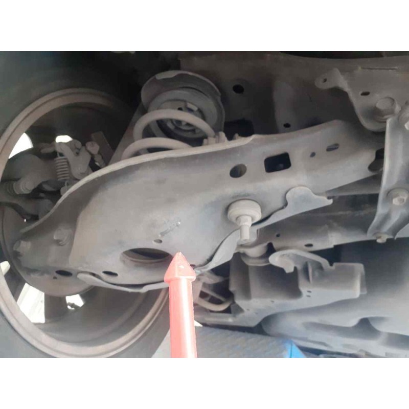 Recambio de brazo suspension inferior trasero izquierdo para toyota auris hybrid active referencia OEM IAM   
