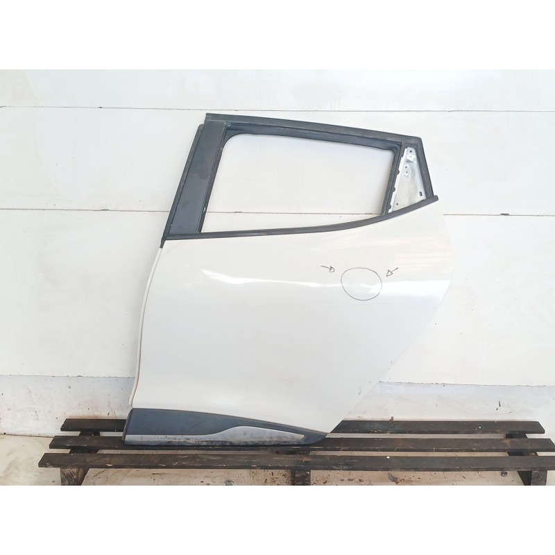 Recambio de puerta trasera izquierda para renault clio iv societé referencia OEM IAM 821130832R  