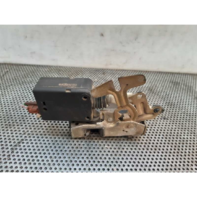 Recambio de cerradura puerta trasera derecha para citroën saxo 1.4 sx referencia OEM IAM   