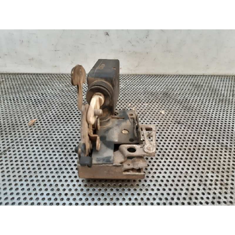 Recambio de cerradura puerta trasera derecha para citroën saxo 1.4 sx referencia OEM IAM 2