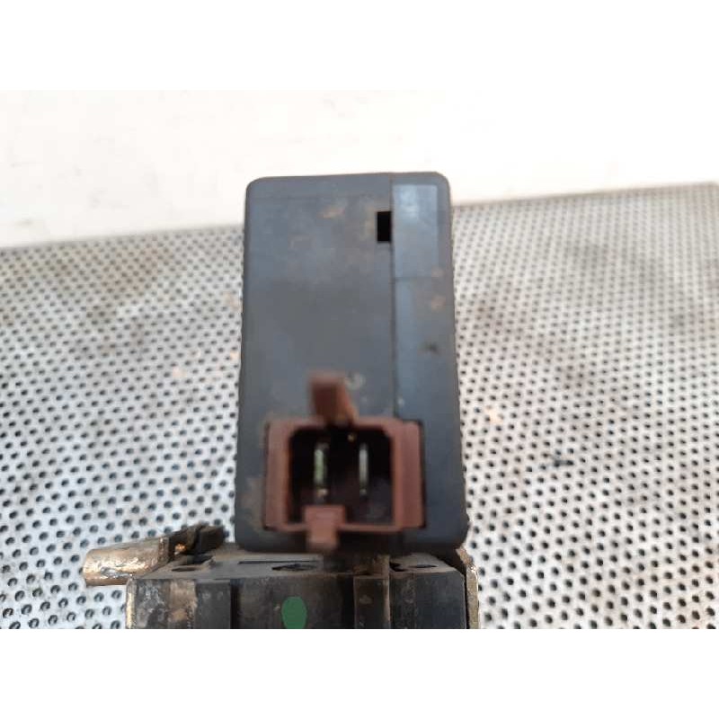 Recambio de cerradura puerta trasera derecha para citroën saxo 1.4 sx referencia OEM IAM 3