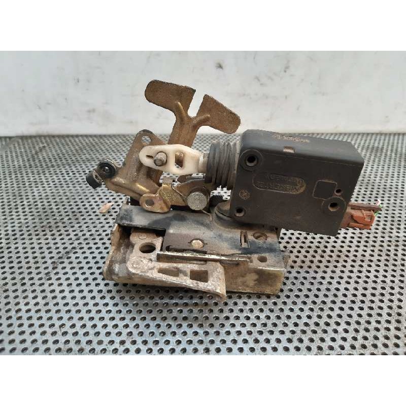 Recambio de cerradura puerta trasera derecha para citroën saxo 1.4 sx referencia OEM IAM 4