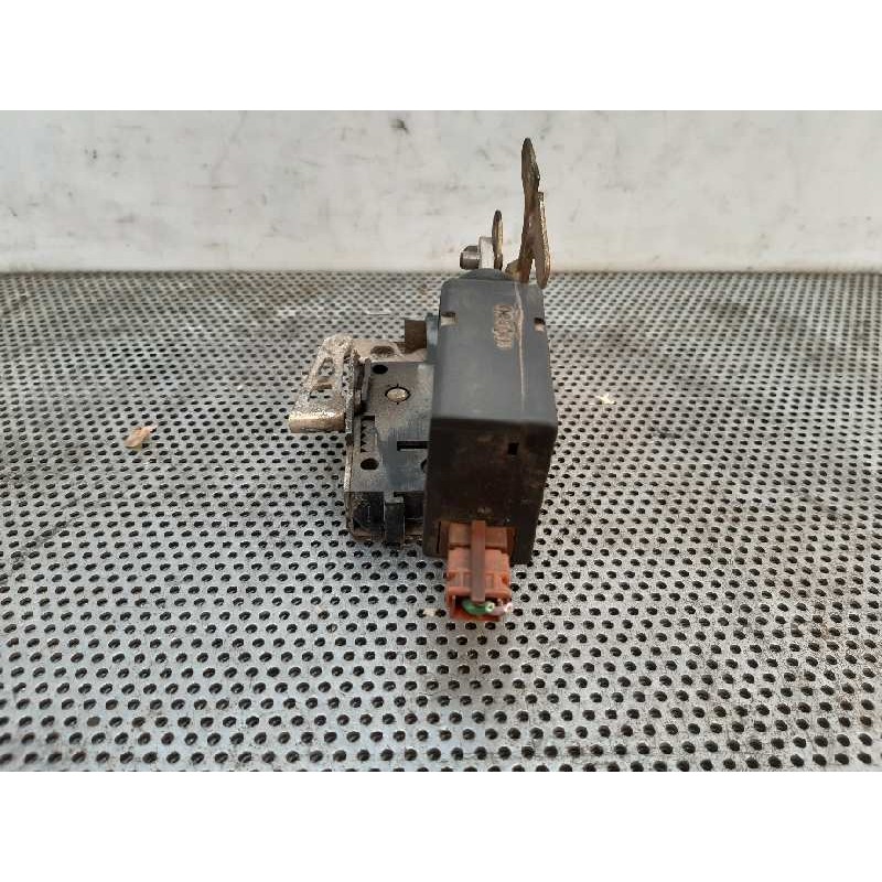 Recambio de cerradura puerta trasera derecha para citroën saxo 1.4 sx referencia OEM IAM 5