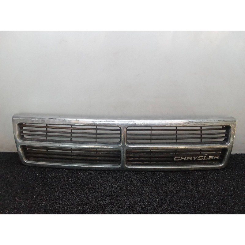 Recambio de rejilla delantera para chrysler voyager (es) 2.5 s referencia OEM IAM  92168 