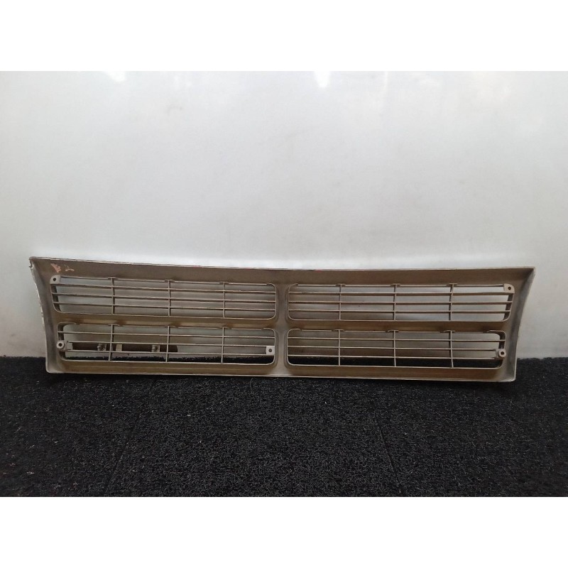 Recambio de rejilla delantera para chrysler voyager (es) 2.5 s referencia OEM IAM  92168 3