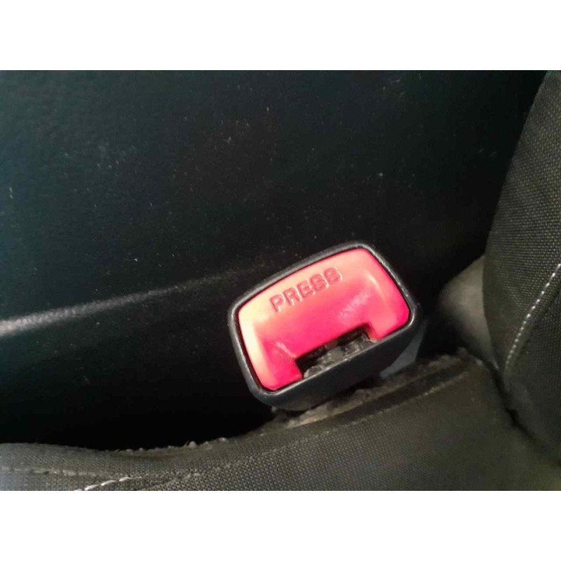 Recambio de enganche cinturon delantero izquierdo para toyota auris hybrid active referencia OEM IAM   