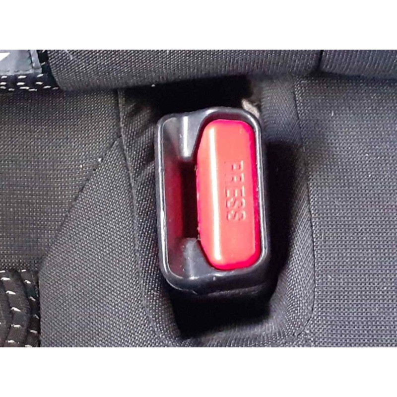 Recambio de enganche cinturon trasero derecho para toyota auris hybrid active referencia OEM IAM   