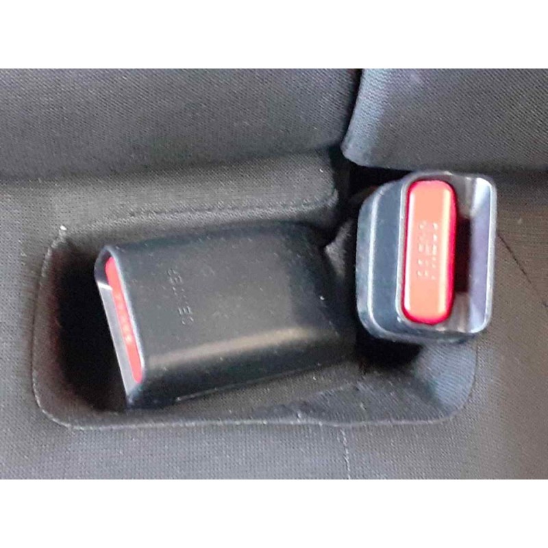 Recambio de enganche cinturon trasero izquierdo para toyota auris hybrid active referencia OEM IAM   