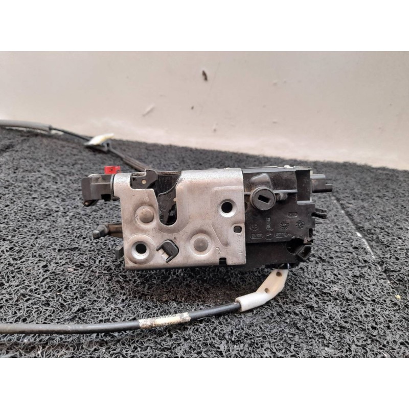 Recambio de cerradura puerta trasera izquierda para peugeot 208 style referencia OEM IAM 9688080880 2