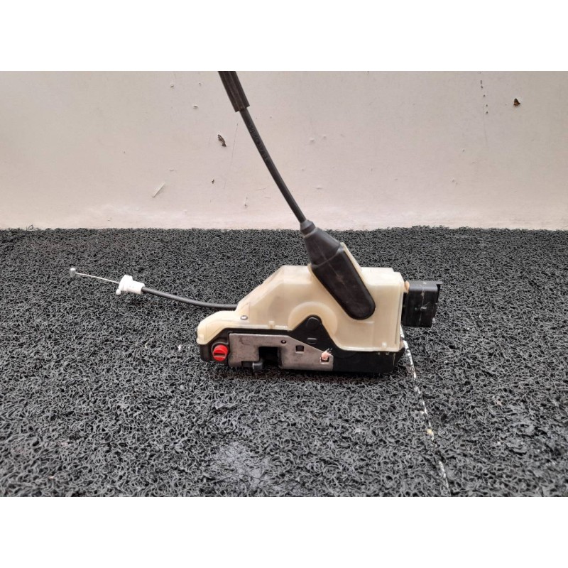 Recambio de cerradura puerta trasera izquierda para peugeot 208 style referencia OEM IAM 9688080880 3