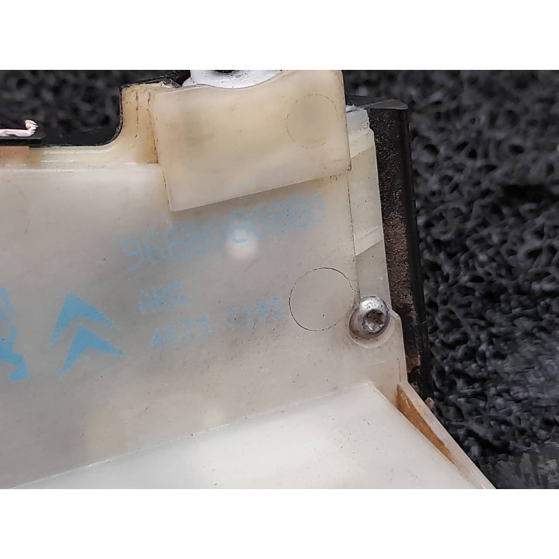 Recambio de cerradura puerta trasera izquierda para peugeot 208 style referencia OEM IAM 9688080880 5