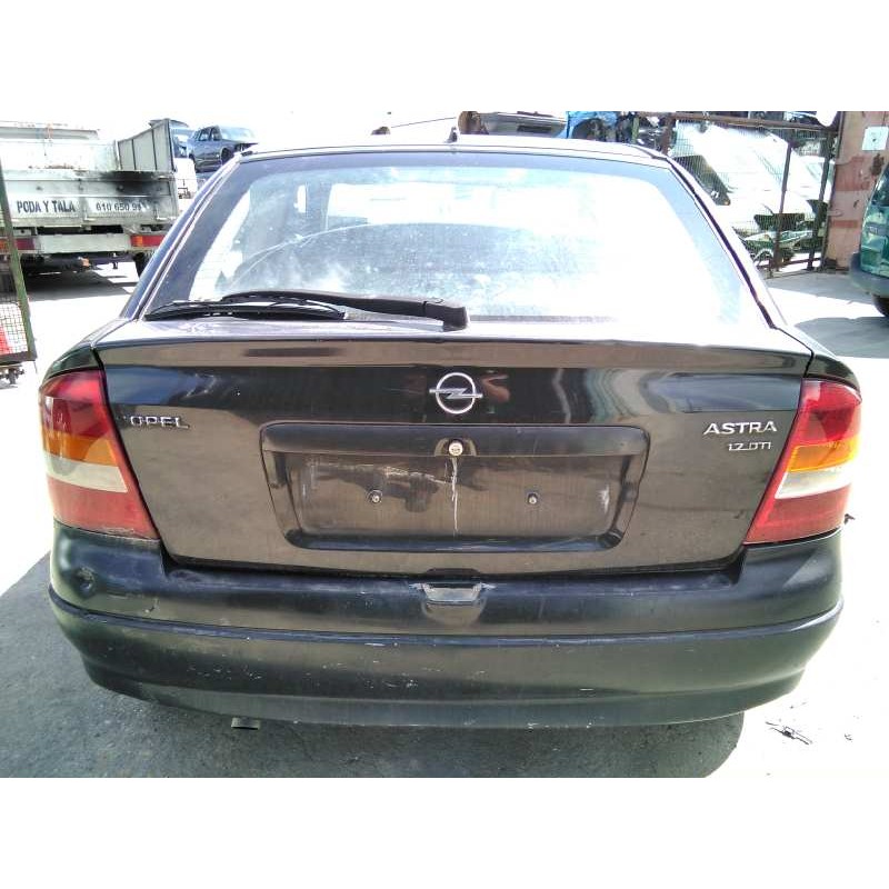 opel astra g berlina del año 2001