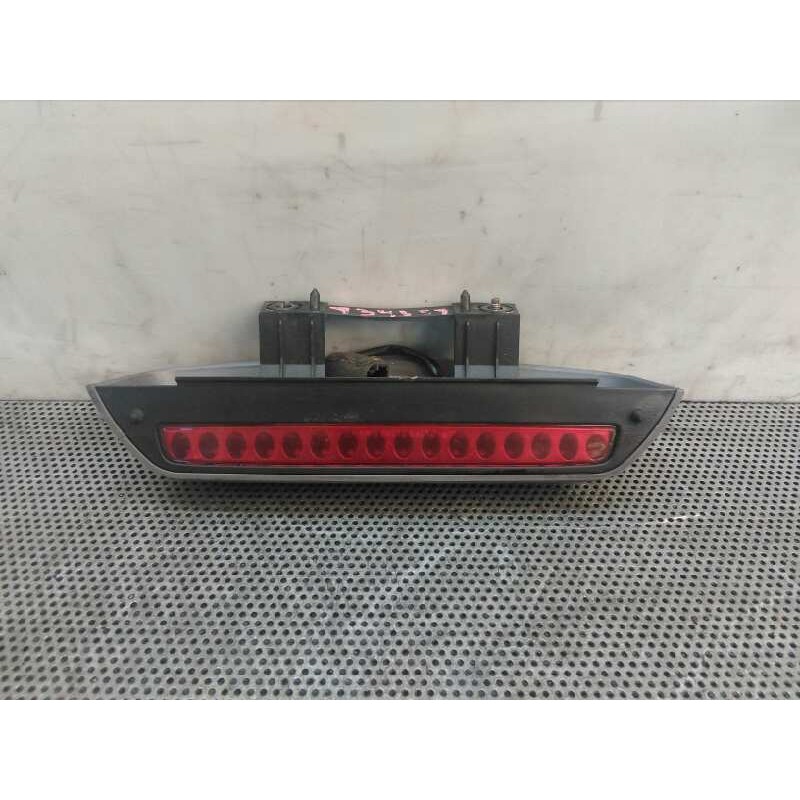 Recambio de luz central de freno para kia carens 1.6 lx referencia OEM IAM   