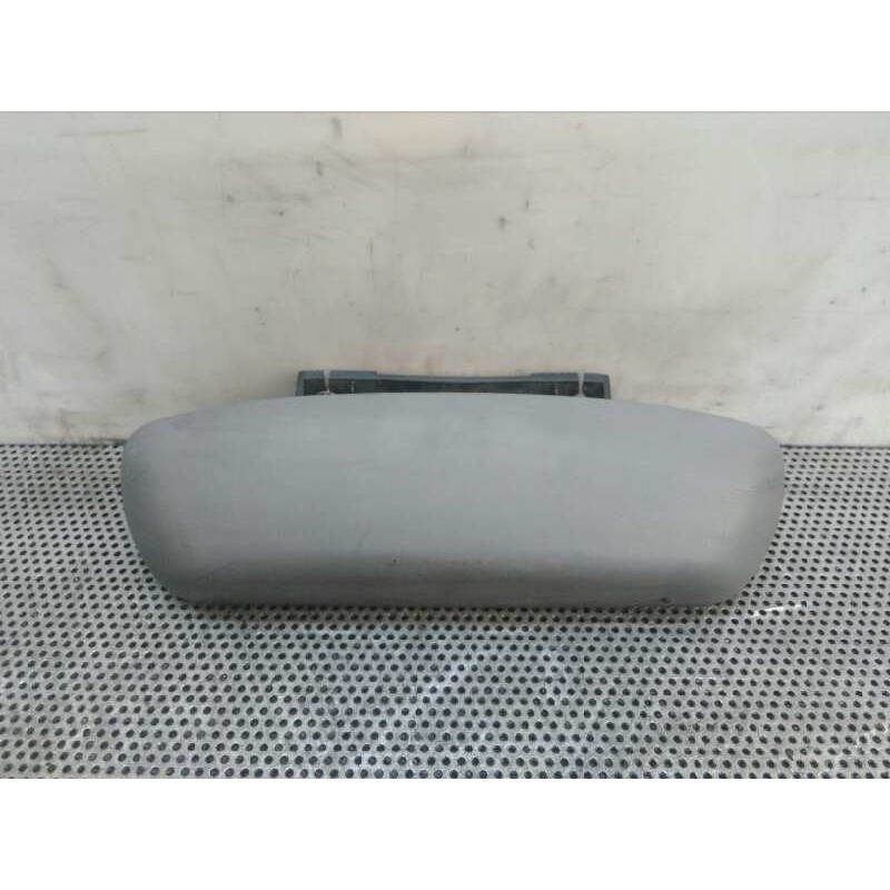 Recambio de luz central de freno para kia carens 1.6 lx referencia OEM IAM 2