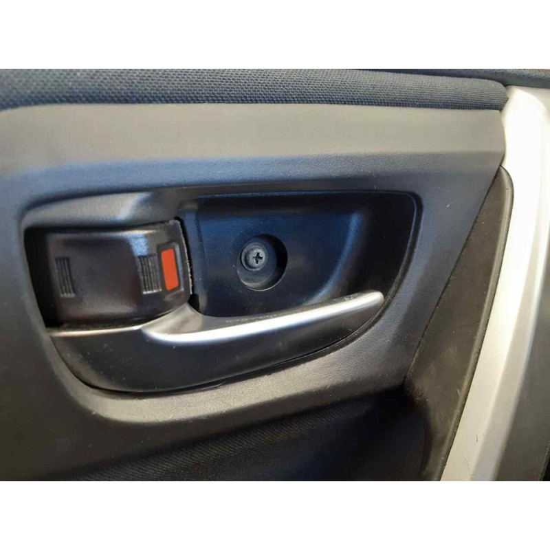 Recambio de maneta interior delantera izquierda para toyota auris hybrid active referencia OEM IAM   