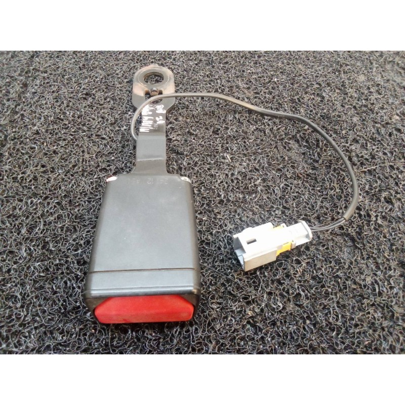 Recambio de enganche cinturon delantero izquierdo para peugeot 208 style referencia OEM IAM 24112AEU  