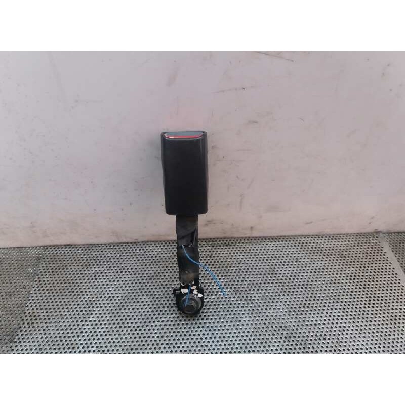 Recambio de enganche cinturon delantero derecho para hyundai i30 1.6 crdi cat referencia OEM IAM   