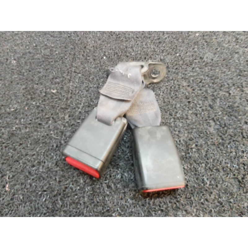 Recambio de enganche cinturon trasero derecho para peugeot 208 style referencia OEM IAM 24512AEU  