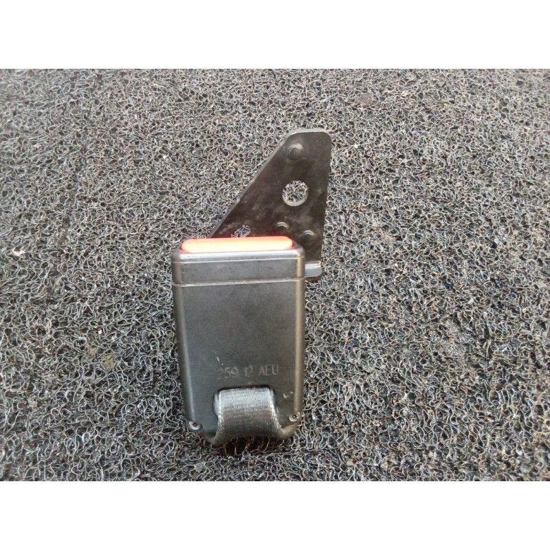 Recambio de enganche cinturon trasero izquierdo para peugeot 208 style referencia OEM IAM 25912AEU  