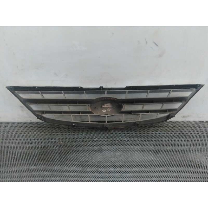 Recambio de rejilla delantera para kia carens 1.6 lx referencia OEM IAM 2