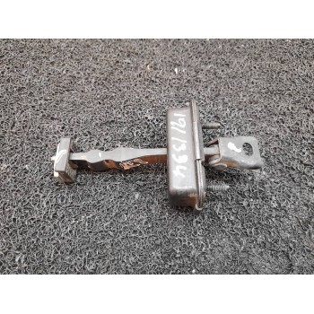 RETENEDOR PUERTA TRASERA IZQUIERDA 