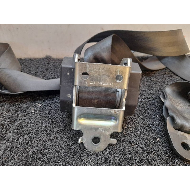 Recambio de cinturon seguridad trasero derecho para dacia duster ambiance 4x4 referencia OEM IAM - Blanco 3