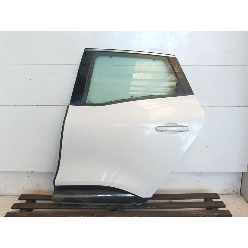Recambio de puerta trasera izquierda para renault scenic iv intens referencia OEM IAM   